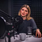 Karolína Vobrubová a Honza Hrušovský při natáčení Diabetes Podcastu.